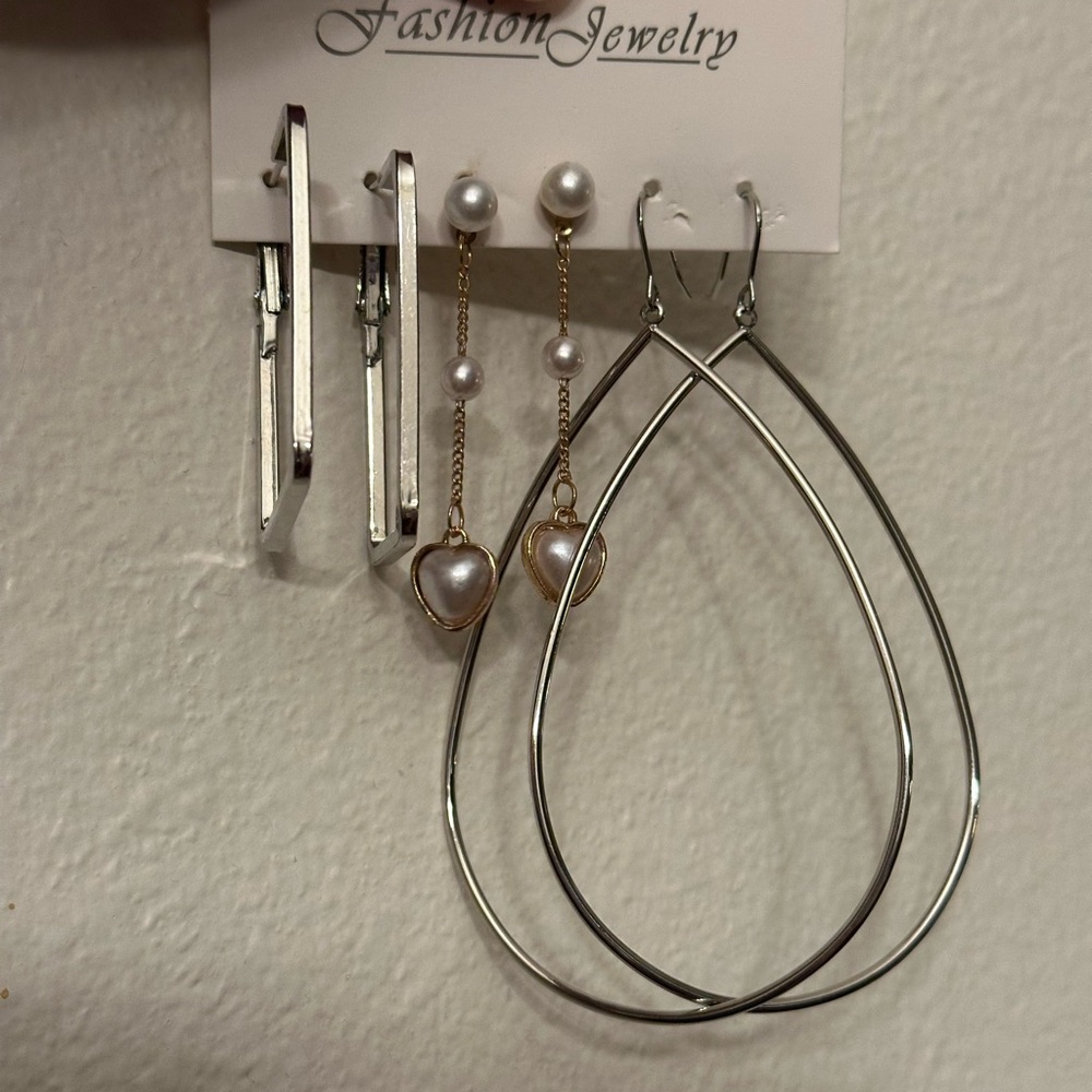 Fashion Jewelry Gold and Silver Earring Collection - 21 Pairs - Picture 3 of 9
